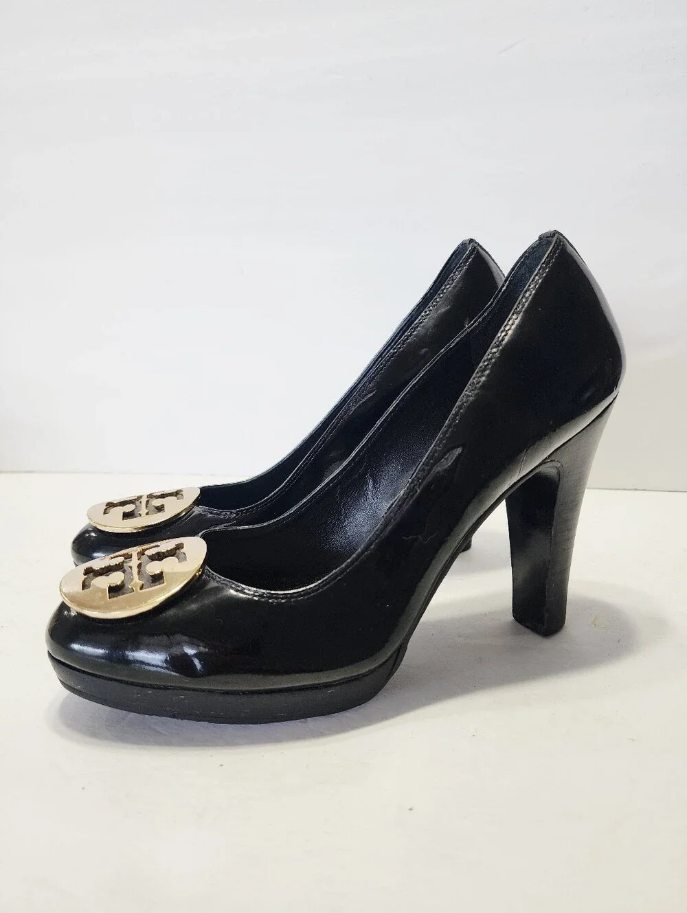 Tory Burch Black Patent Leather Heel with Gold Logo Medallion Size 7